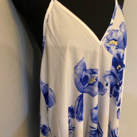 Beautiful NWT Blue & White Floral Hi Lo Maxi - Picture 5 of 8